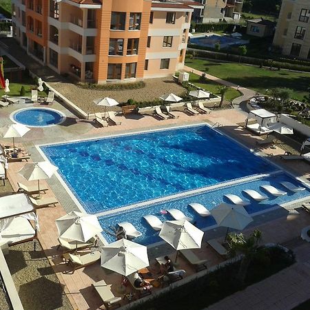 Apartment In St. Constantine And Helena Св. Св. Константин и Елена Екстериор снимка