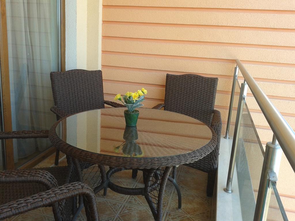 Apartment In St. Constantine And Helena Св. Св. Константин и Елена Екстериор снимка