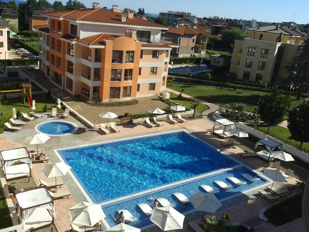 Apartment In St. Constantine And Helena Св. Св. Константин и Елена Екстериор снимка